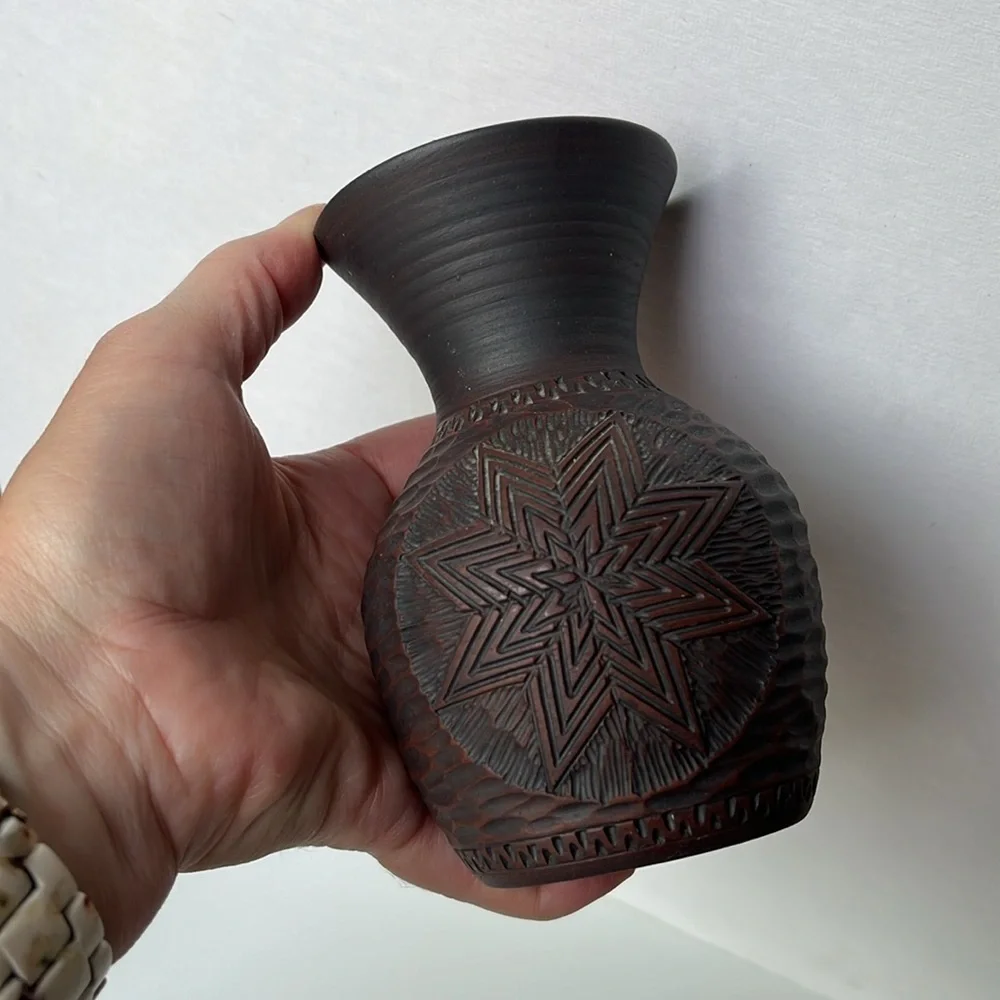Vintage Kanyehgeh Pottery Six Nations Mohawk Vase Signed JS